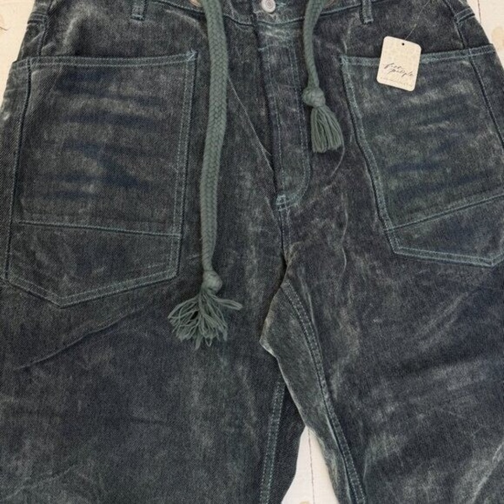 Free People Flocked Moxie Barrel Jeans Mt Green Blue Low Slung Velvet 31 NWOT - Picture 8 of 11